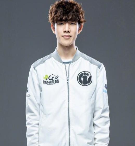 LNG电子竞技俱乐部人员变动公告