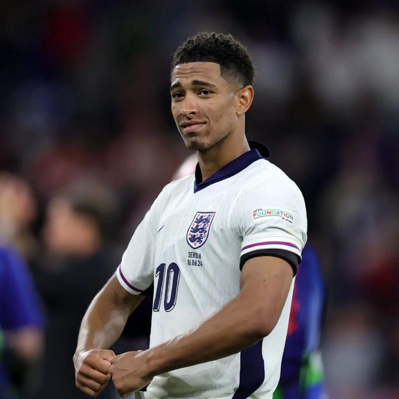 从LPL成立至今，综合票数最高的10位选手获得“LPL十周年十大选手”荣誉称号