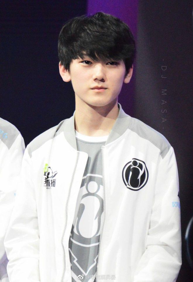 WE官方：下路选手LP断开连接，恢复自由人身份