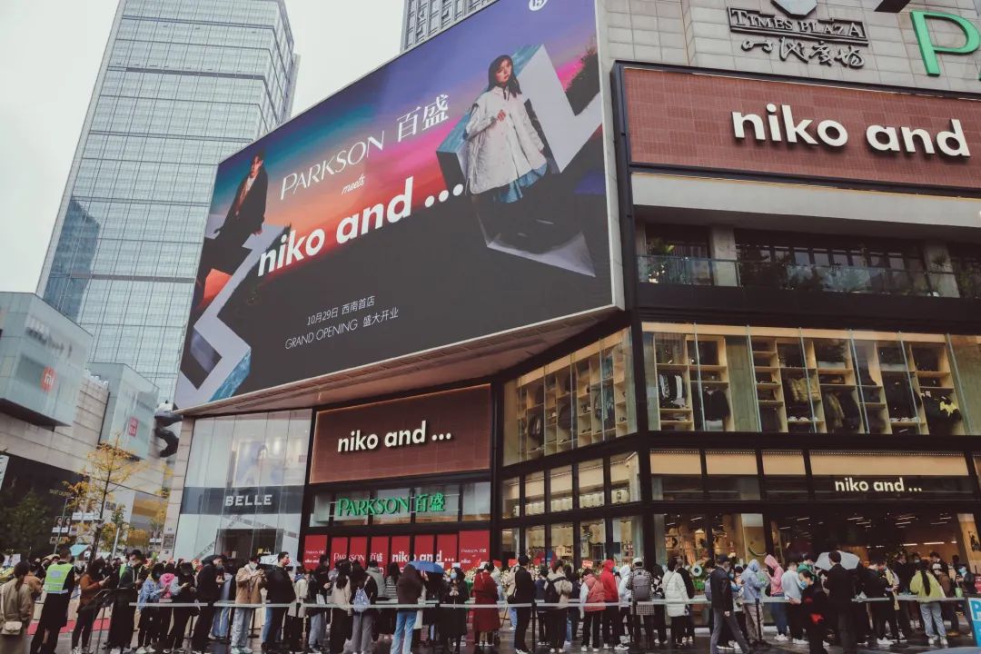 主教练正在热身？IG选手无法出战，教练super替补